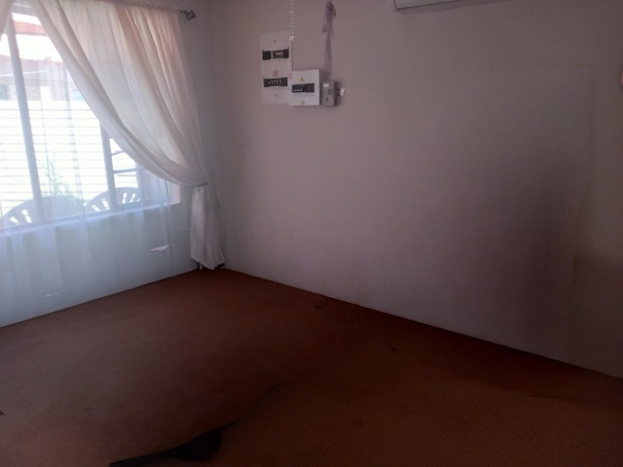 To Let 1 Bedroom Property for Rent in Pellissier Free State